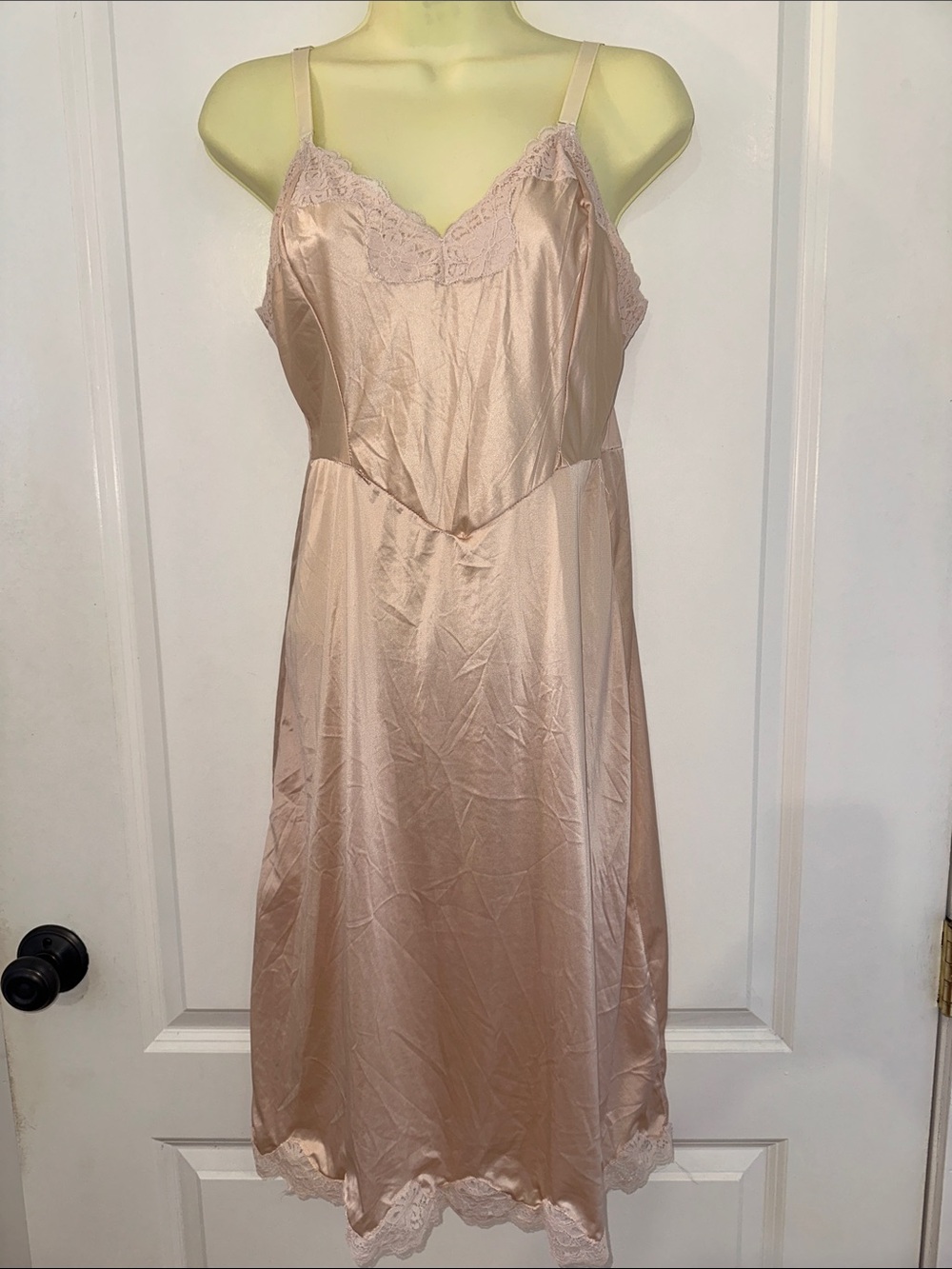 Vintage 60s light blush pink full nylon slip with lace detailing